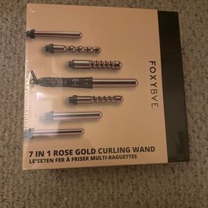 Foxy Bae curling wand and attachments